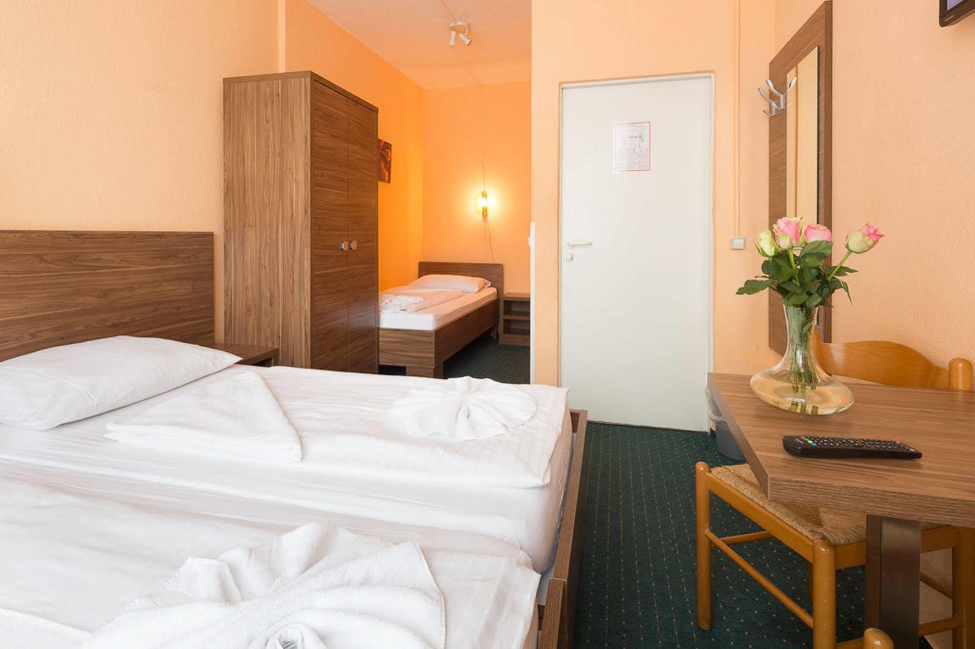 City Hotel Ansbach Am Kadewe Берлин Экстерьер фото